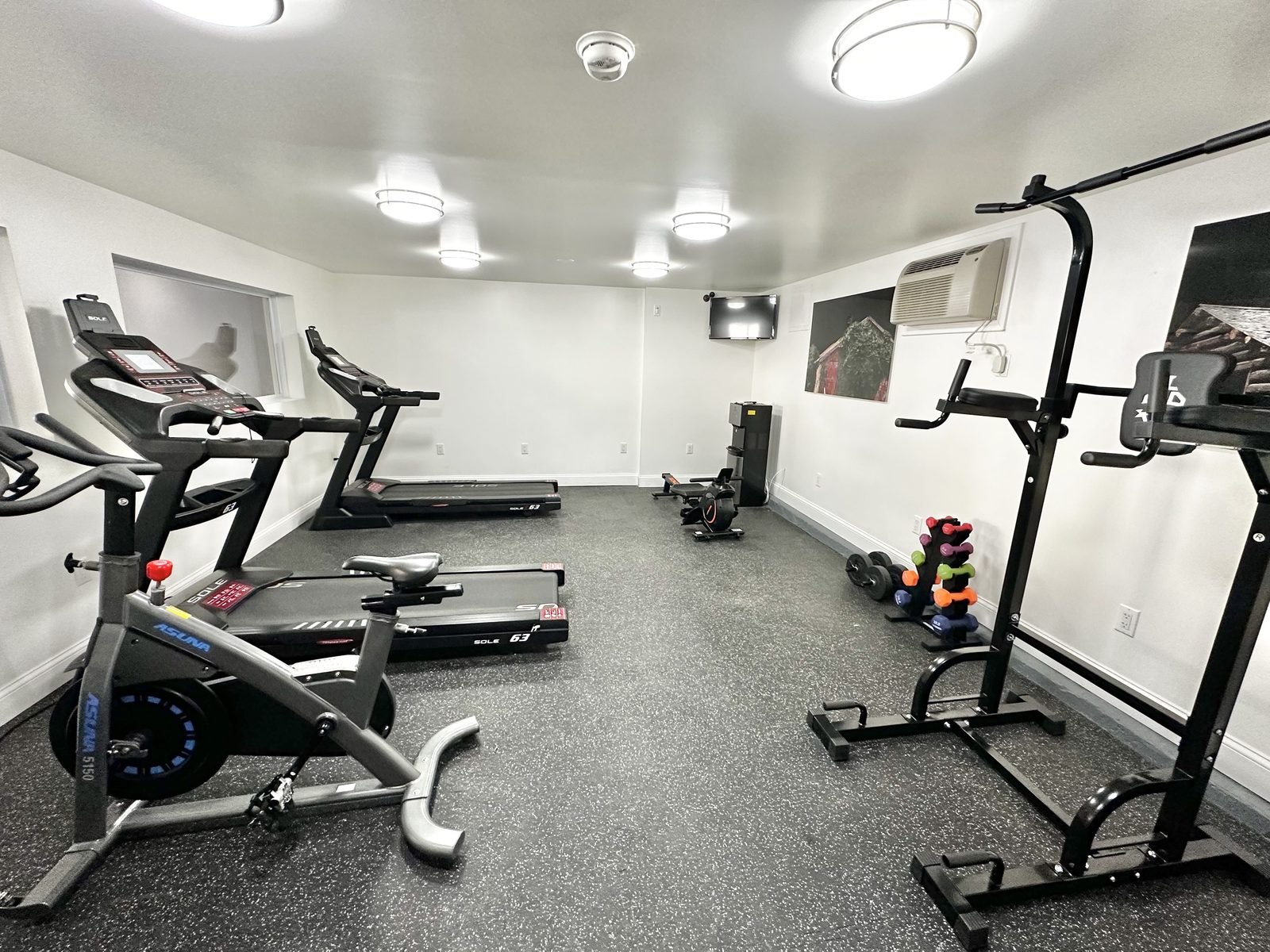 Fitness center at Dutchess Apartments